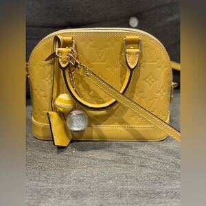 SOLD 🚨 LV Alma BB - NOT INCLUDING LV BAG CHARM